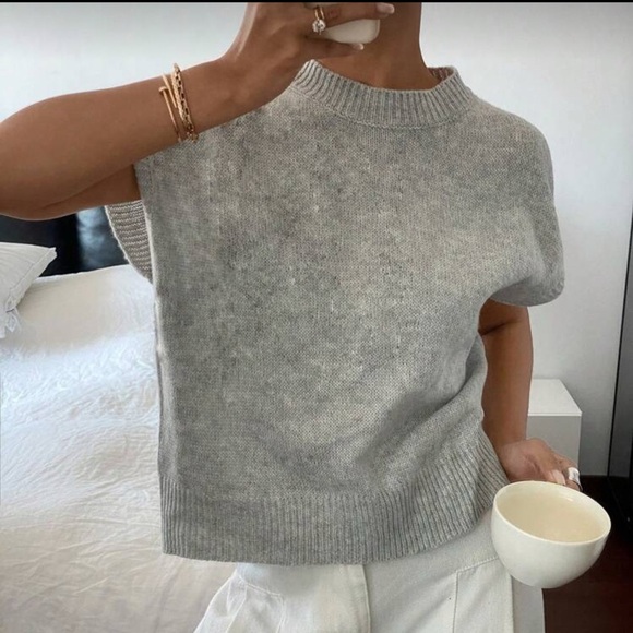 Tops - Stylish Gray Knit Sleeveless Top